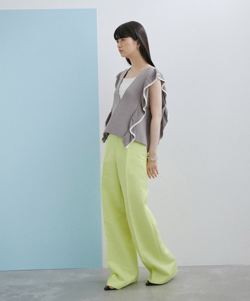 ADAM ET ROPE'(アダムエロペ)の「【サステナブル・WEB限定】フリルニットベスト(ベスト・レディース・ブラック/グレー/オフホワイト・FREE)」の8枚目の写真