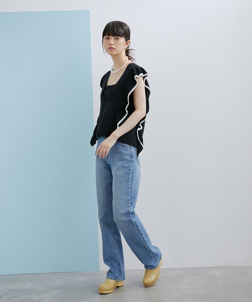 ADAM ET ROPE'(アダムエロペ)の「【サステナブル・WEB限定】フリルニットベスト(ベスト・レディース・ブラック/グレー/オフホワイト・FREE)」の20枚目の写真