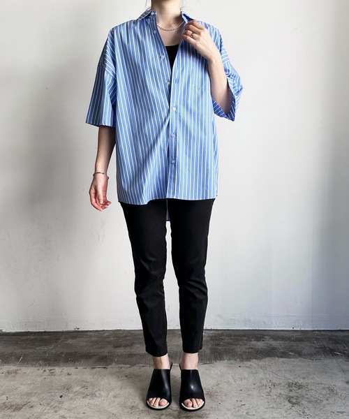 COMMON WARE（コモンウェアー）の「COMMONWARE:コットン ブロード ビッグサイズレギュラーカラーシャツS/S（シャツ/ブラウス・レディース・グレイッシュベージュ/グリーン/イエロー/ブラック/ブラック×ホワイト/ラベンダー/サックスブルー/グリーン系/ホワイト×ブルー/ホワイト/サックスブルー系・XL/L/M）」の9枚目の写真