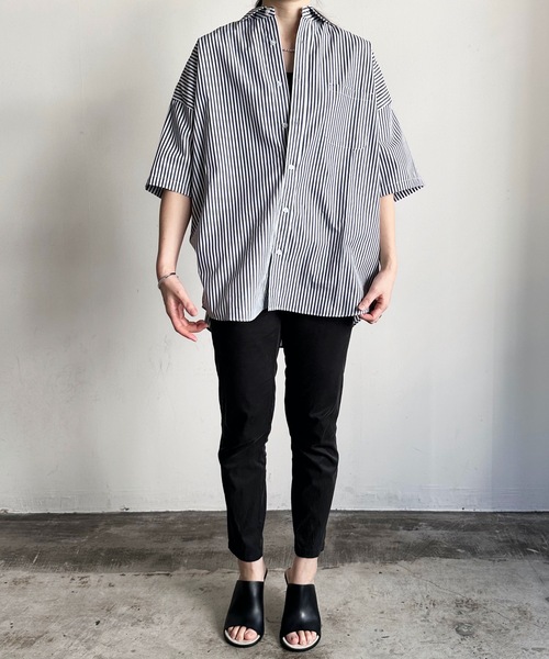 COMMON WARE（コモンウェアー）の「COMMONWARE:コットン ブロード ビッグサイズレギュラーカラーシャツS/S（シャツ/ブラウス・レディース・グレイッシュベージュ/グリーン/イエロー/ブラック/ブラック×ホワイト/ラベンダー/サックスブルー/グリーン系/ホワイト×ブルー/ホワイト/サックスブルー系・XL/L/M）」の4枚目の写真