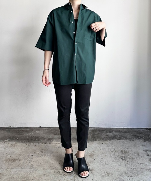 COMMON WARE（コモンウェアー）の「COMMONWARE:コットン ブロード ビッグサイズレギュラーカラーシャツS/S（シャツ/ブラウス・レディース・グレイッシュベージュ/グリーン/イエロー/ブラック/ブラック×ホワイト/ラベンダー/サックスブルー/グリーン系/ホワイト×ブルー/ホワイト/サックスブルー系・XL/L/M）」の6枚目の写真