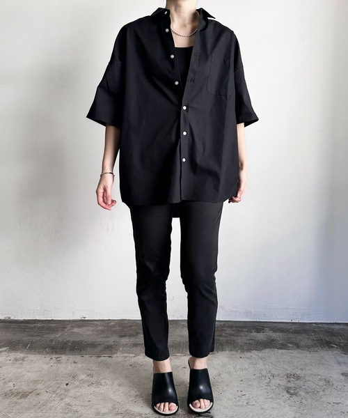 COMMON WARE（コモンウェアー）の「COMMONWARE:コットン ブロード ビッグサイズレギュラーカラーシャツS/S（シャツ/ブラウス・レディース・グレイッシュベージュ/グリーン/イエロー/ブラック/ブラック×ホワイト/ラベンダー/サックスブルー/グリーン系/ホワイト×ブルー/ホワイト/サックスブルー系・XL/L/M）」の3枚目の写真