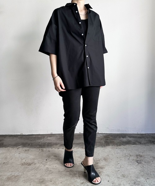 COMMON WARE（コモンウェアー）の「COMMONWARE:コットン ブロード ビッグサイズレギュラーカラーシャツS/S（シャツ/ブラウス・レディース・グレイッシュベージュ/グリーン/イエロー/ブラック/ブラック×ホワイト/ラベンダー/サックスブルー/グリーン系/ホワイト×ブルー/ホワイト/サックスブルー系・XL/L/M）」の22枚目の写真