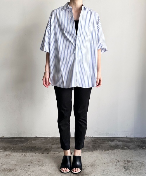 COMMON WARE（コモンウェアー）の「COMMONWARE:コットン ブロード ビッグサイズレギュラーカラーシャツS/S（シャツ/ブラウス・レディース・グレイッシュベージュ/グリーン/イエロー/ブラック/ブラック×ホワイト/ラベンダー/サックスブルー/グリーン系/ホワイト×ブルー/ホワイト/サックスブルー系・XL/L/M）」の21枚目の写真