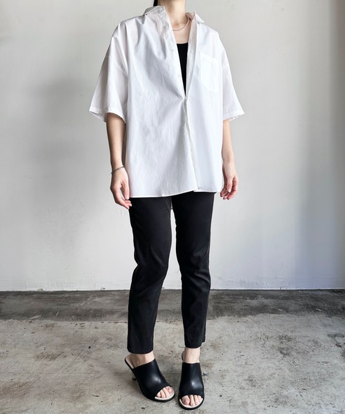 COMMON WARE（コモンウェアー）の「COMMONWARE:コットン ブロード ビッグサイズレギュラーカラーシャツS/S（シャツ/ブラウス・レディース・グレイッシュベージュ/グリーン/イエロー/ブラック/ブラック×ホワイト/ラベンダー/サックスブルー/グリーン系/ホワイト×ブルー/ホワイト/サックスブルー系・XL/L/M）」の12枚目の写真