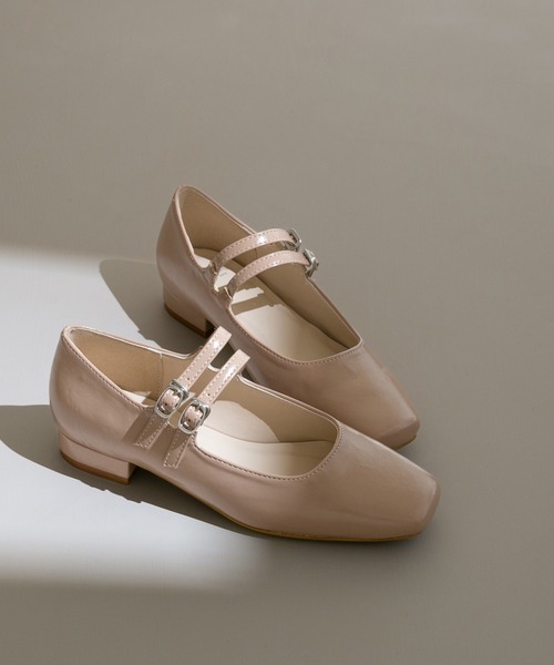 menue(メヌエ)の「メリージェーンスクエアトゥパンプス(パンプス・レディース・グレイッシュベージュ/グリーン/アイボリー/ブラック系・22.5cm/23.0cm/23.5cm/24.0cm/21.5cm/24.5cm/25.0cm/25.5cm/22.0cm/26.0cm)」の3枚目の写真