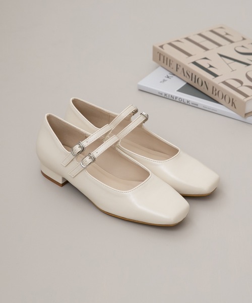 menue(メヌエ)の「メリージェーンスクエアトゥパンプス(パンプス・レディース・グレイッシュベージュ/グリーン/アイボリー/ブラック系・22.5cm/23.0cm/23.5cm/24.0cm/21.5cm/24.5cm/25.0cm/25.5cm/22.0cm/26.0cm)」の1枚目の写真