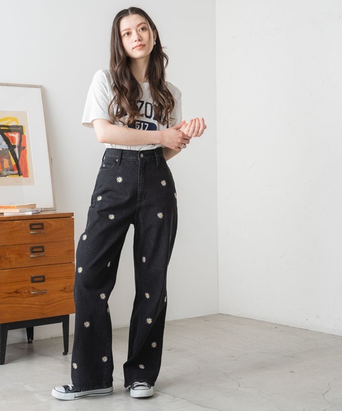 WEGO（ウィゴー）の「WEGO/パターン刺繍デニムパンツ（デニムパンツ・レディース・ブラック/ブラック系その他/インディゴブルー/ライトインディゴブルー・SMALL/MEDIUM）」の5枚目の写真