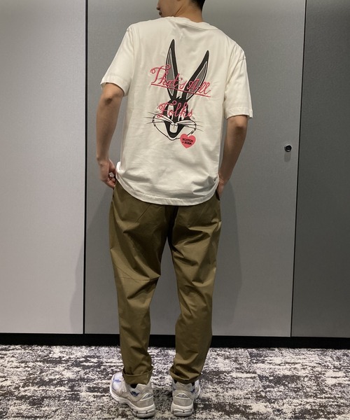 SCOTCH&SODA(スコッチアンドソーダ)の「LOONEY TUNES x SCOTCH & SODA ユニセックスTシャツ【172387】(Tシャツ/カットソー・メンズ・ホワイト/ネイビー・SMALL/MEDIUM/LARGE/X-SMALL)」の13枚目の写真
