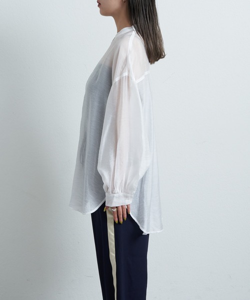 COLONY 2139（コロニートゥーワンスリーナイン）の「シアーバンドカラー長袖シャツ（シャツ/ブラウス・レディース・イエロー/ライトグレー/ホワイト/ブラック/ブラウン/ベージュ・FREE）」の11枚目の写真