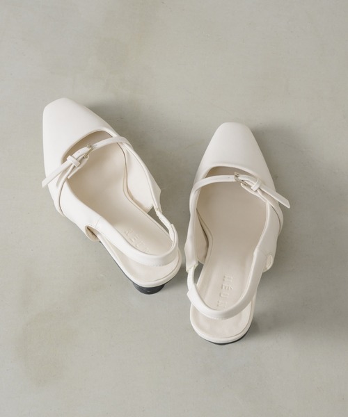 NEUNA（ヌナ）の「【トレンドのベルトデザイン】フェイクレザーベルトローヒールパンプス（パンプス・レディース・アイボリー/ブラック・SMALL/MEDIUM/LARGE）」の9枚目の写真