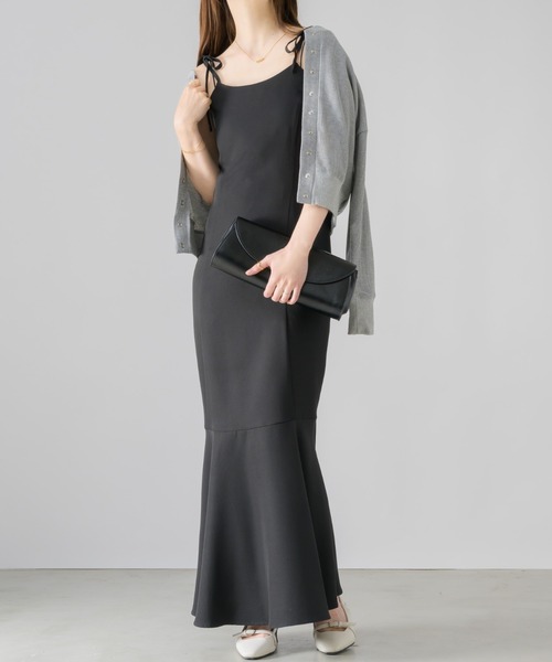 NEUNA（ヌナ）の「【トレンドのベルトデザイン】フェイクレザーベルトローヒールパンプス（パンプス・レディース・アイボリー/ブラック・SMALL/MEDIUM/LARGE）」の5枚目の写真