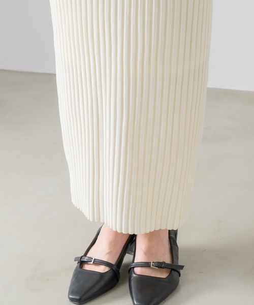 NEUNA（ヌナ）の「【トレンドのベルトデザイン】フェイクレザーベルトローヒールパンプス（パンプス・レディース・アイボリー/ブラック・SMALL/MEDIUM/LARGE）」の13枚目の写真