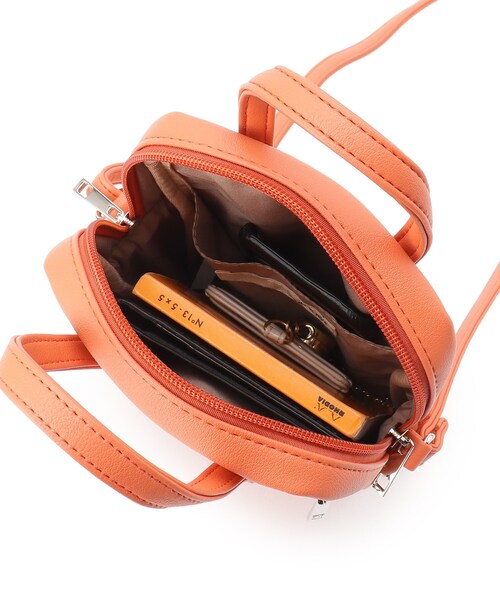 SHOO・LA・RUE（シューラルー）の「◆サイドファスナーポケット付きミニショルダー（ショルダーバッグ・レディース・ブラック/オレンジ/アイボリー・00）」の17枚目の写真