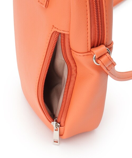 SHOO・LA・RUE（シューラルー）の「◆サイドファスナーポケット付きミニショルダー（ショルダーバッグ・レディース・ブラック/オレンジ/アイボリー・00）」の9枚目の写真