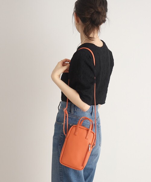 SHOO・LA・RUE（シューラルー）の「◆サイドファスナーポケット付きミニショルダー（ショルダーバッグ・レディース・ブラック/オレンジ/アイボリー・00）」の5枚目の写真