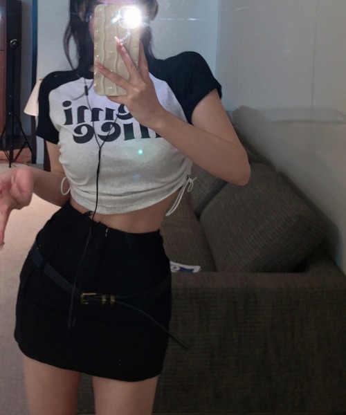 by muni:r(バイ ムニール)の「ラグランシャーリングクロップドTシャツ(Tシャツ/カットソー・レディース・ネイビー/ブラック・FREE)」の5枚目の写真