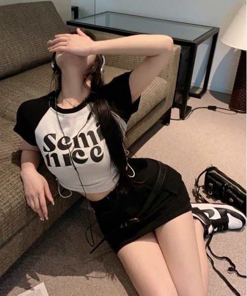 by muni:r(バイ ムニール)の「ラグランシャーリングクロップドTシャツ(Tシャツ/カットソー・レディース・ネイビー/ブラック・FREE)」の9枚目の写真