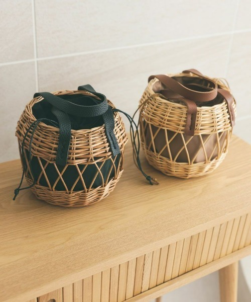 DONOBAN（ドノバン）の「丸形編み柳バッグ（かごバッグ・レディース・ブラウン/ブラック・ONESIZE）」の4枚目の写真