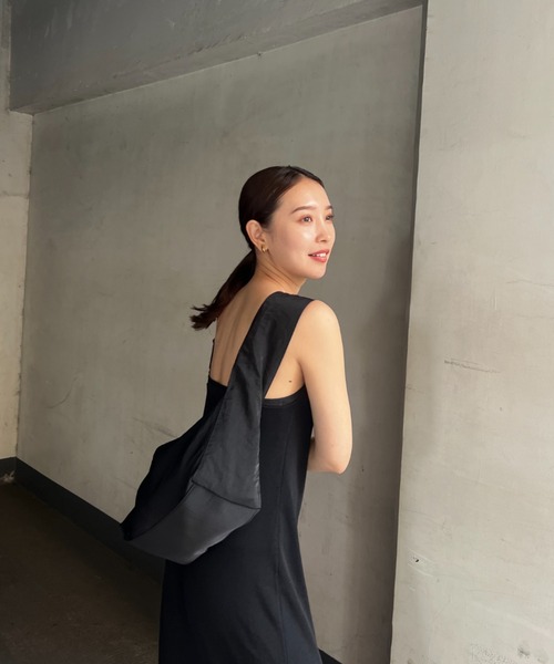 y/m by 村岡美里（イムバイムラオカミサト）の「ナイロンドローコードスクエアBAG（ショルダーバッグ・レディース・ブラック/アイボリー・FREE）」の3枚目の写真