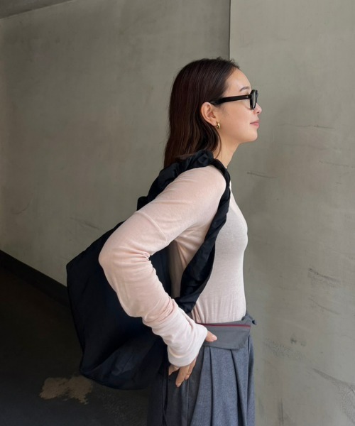 y/m by 村岡美里（イムバイムラオカミサト）の「ナイロンドローコードスクエアBAG（ショルダーバッグ・レディース・ブラック/アイボリー・FREE）」の19枚目の写真