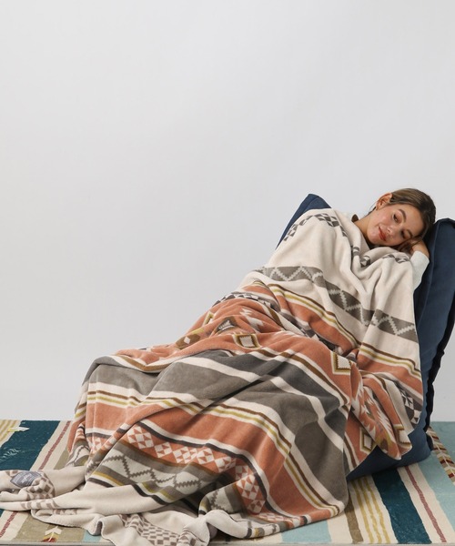 BAYFLOW（ベイフロー）の「[軽いのに暖かいふわふわの肌触り]Lsizeフリースブランケット 23AW（ブランケット・レディース・ベージュ/サックスブルー系/ピンク系/ネイビー系/パープル系・0）」の9枚目の写真