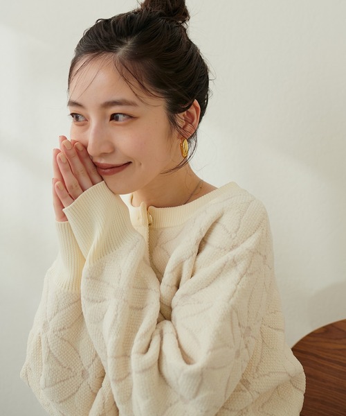 natural couture（ナチュラルクチュール）の「モールヤーンお花ジャガードカーディガン（カーディガン/ボレロ・レディース・ブラック/ベージュ/オフホワイト/グレー系その他・FREE）」の10枚目の写真