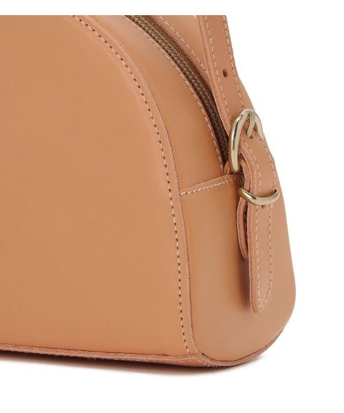 IL BISONTE(イルビゾンテ)の「IL BISONTE / VACHETTA SMOOTH LEATHER / クロスボディバッグ(ショルダーバッグ・レディース・ベージュ/ブラウン/ブラック/ダークブラウン/グレー・FREE)」の9枚目の写真