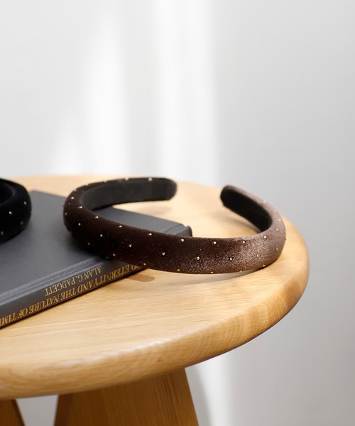 ANEMONE（アネモネ）の「メタルドットベロアカチューシャ（カチューシャ・レディース・ブラック/ブラウン/ネイビー/グレー・FREE）」の3枚目の写真