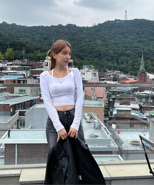 by muni:r（バイ ムニール）の「ホルターネッククロップドロングTシャツ（Tシャツ/カットソー・レディース・アイボリー/ブラック/カーキ・FREE）」の14枚目の写真