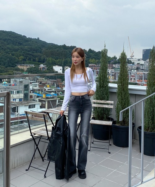 by muni:r（バイ ムニール）の「ホルターネッククロップドロングTシャツ（Tシャツ/カットソー・レディース・アイボリー/ブラック/カーキ・FREE）」の15枚目の写真