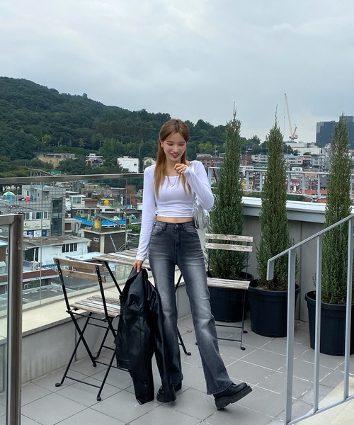 by muni:r（バイ ムニール）の「ホルターネッククロップドロングTシャツ（Tシャツ/カットソー・レディース・アイボリー/ブラック/カーキ・FREE）」の16枚目の写真