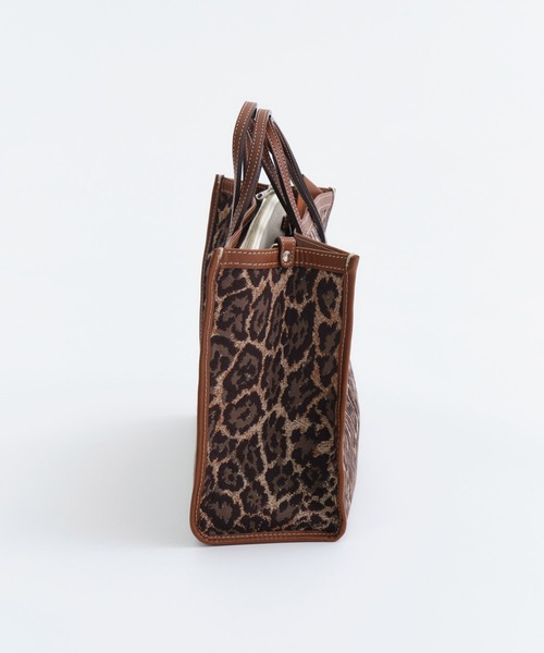 A VACATION（アヴァケーション）の「【A VACATION/アヴァケーション】BREAD M LEOPARD20aw/ハンドバッグ/レオパード柄（ハンドバッグ・レディース・ブラウン・FREE）」の3枚目の写真