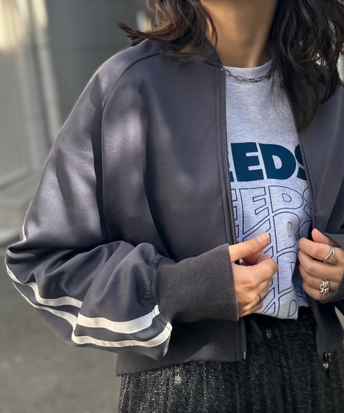 mi via loca（ミヴィアロカ）の「袖ライン　ショートトラックジャケット（ジャージ・レディース・チャコールグレー/ブラック・FREE）」の12枚目の写真