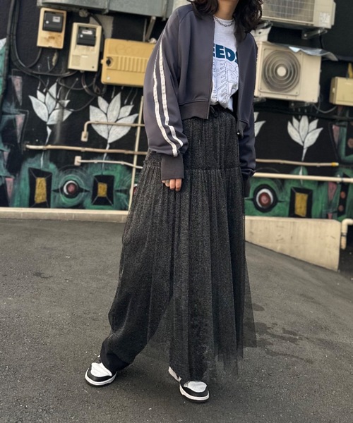 mi via loca（ミヴィアロカ）の「袖ライン　ショートトラックジャケット（ジャージ・レディース・チャコールグレー/ブラック・FREE）」の22枚目の写真