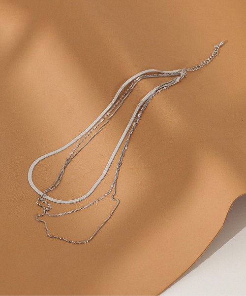 voov（ブーブ）の「3連 チェーン 平スネーク ネックレス（ネックレス・レディース・ゴールド/シルバー・フリー）」の3枚目の写真