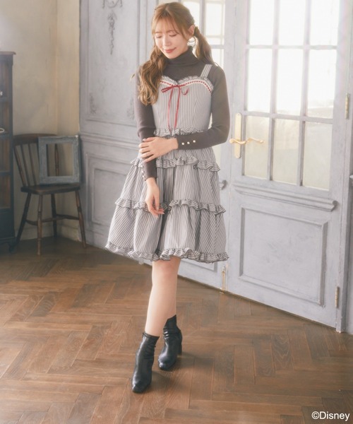 Disney（ディズニー）の「ベルリオーズ/フリルティアードワンピース（ワンピース・レディース・グレー系その他2・FREE）」の2枚目の写真