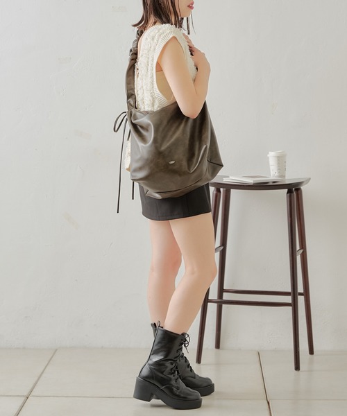 Chico(チコ)の「【A4対応】ドロストBIGショルダーバッグ(ショルダーバッグ・レディース・ゴールド/シルバー/ブラック/アイボリー/ブラック系その他2/ブラウン・FREE)」の20枚目の写真