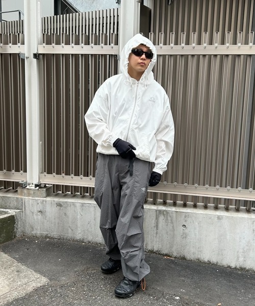 WHO'S WHO gallery（フーズフーギャラリー）の「【KOOKY'N/クーキー】BRONXナイロンパーカー（ナイロンジャケット・メンズ・ホワイト/ライトグレー/ホワイト系その他/ブラック・FREE）」の10枚目の写真