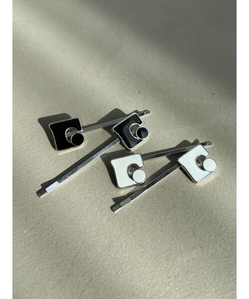 EMODA（エモダ）の「ロゴカラーヘアピン（ヘアピン・レディース・ブラック/ホワイト・FREE）」の3枚目の写真