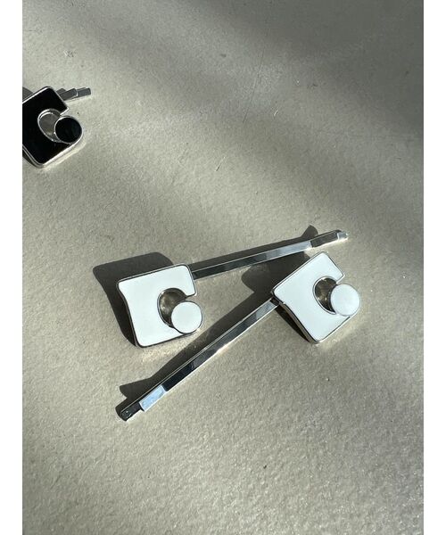 EMODA（エモダ）の「ロゴカラーヘアピン（ヘアピン・レディース・ブラック/ホワイト・FREE）」の5枚目の写真