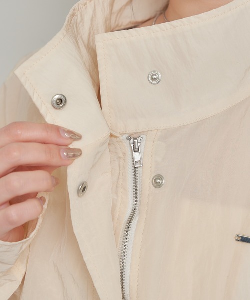 Chico（チコ）の「【2024SS】ナイロンシアーロングブルゾン（モッズコート・レディース・グレー/ホワイト/ライトベージュ・FREE）」の4枚目の写真