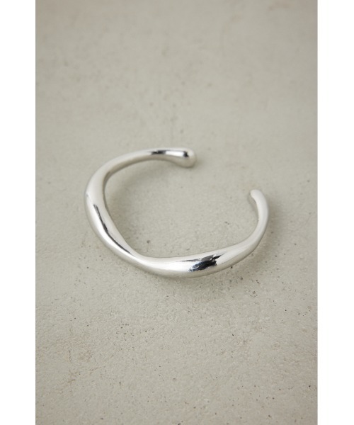 AZUL by moussy（アズールバイマウジー）の「ニュアンスカーブメタルバングル（ブレスレット・レディース・ゴールド系その他/シルバー・FREE）」の12枚目の写真