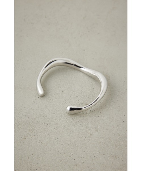 AZUL by moussy（アズールバイマウジー）の「ニュアンスカーブメタルバングル（ブレスレット・レディース・ゴールド系その他/シルバー・FREE）」の14枚目の写真