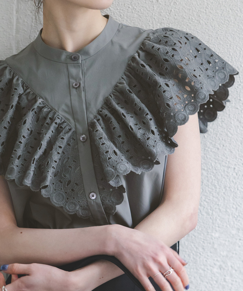 NOBLE スカラ刺繍 フリルブラウス グレー ノーブル シャツ F 日本製 セール】スカラ刺繍フリルブラウス（シャツ/ブラウス）｜NOBLE