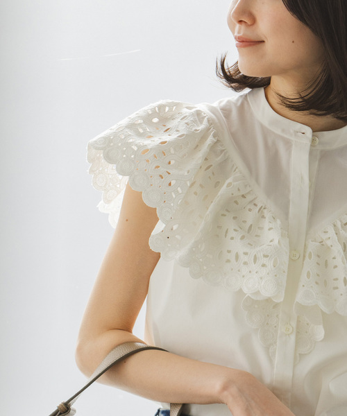 Noble（ノーブル）の「スカラ刺繍フリルブラウス（シャツ/ブラウス