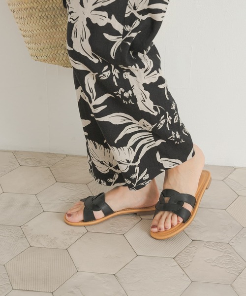 URBAN RESEARCH DOORS（アーバンリサーチドアーズ）の「カッティングサンダル（サンダル・レディース・ブラック/ホワイト・38/37/36）」の4枚目の写真