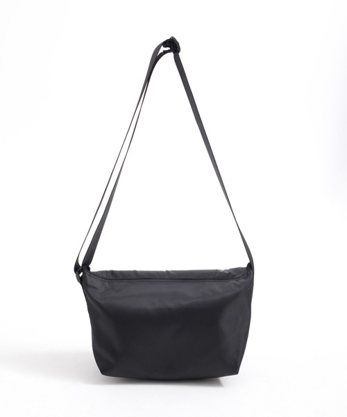 Arnold Palmer（アーノルドパーマー）の「撥水 メッセンジャーバッグ（ショルダーバッグ・レディース・ブラック/アイボリー/グリーン・F）」の5枚目の写真