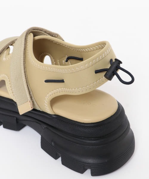 KBF（ケイビーエフ）の「スニーカーソールサンダル（サンダル・レディース・ベージュ/ブラック・36/37/38）」の4枚目の写真