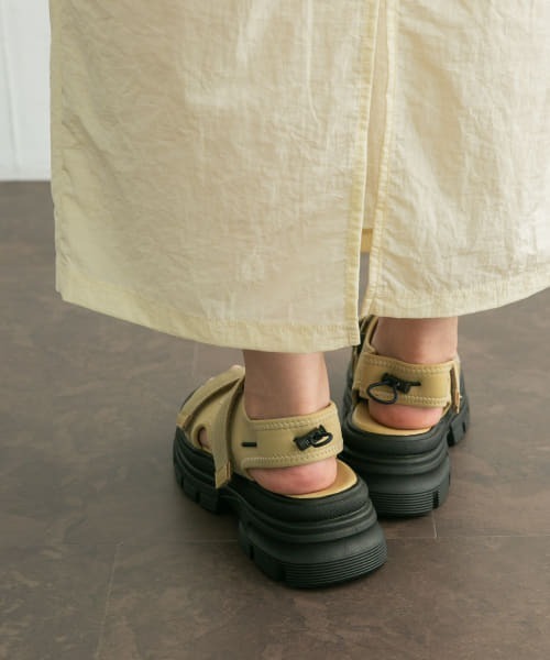 KBF（ケイビーエフ）の「スニーカーソールサンダル（サンダル・レディース・ベージュ/ブラック・36/37/38）」の7枚目の写真